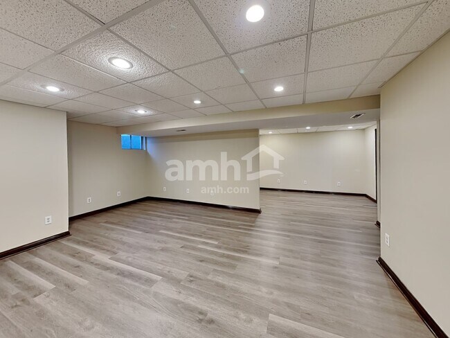 Building Photo - 1209 Nottingham Rd