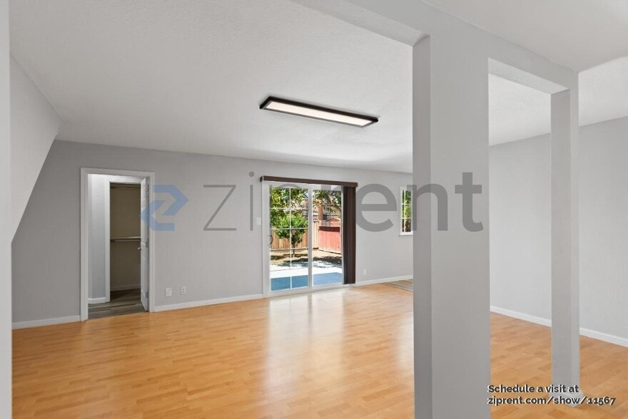 Building Photo - Unit