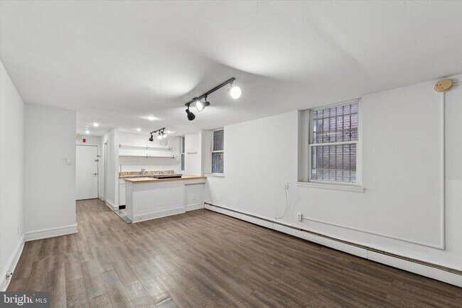 Primary Photo - 240 S 13th St