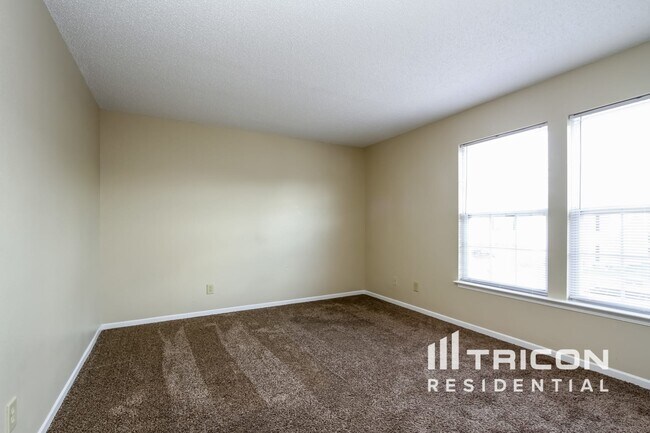 Building Photo - 10770 Parker Dr
