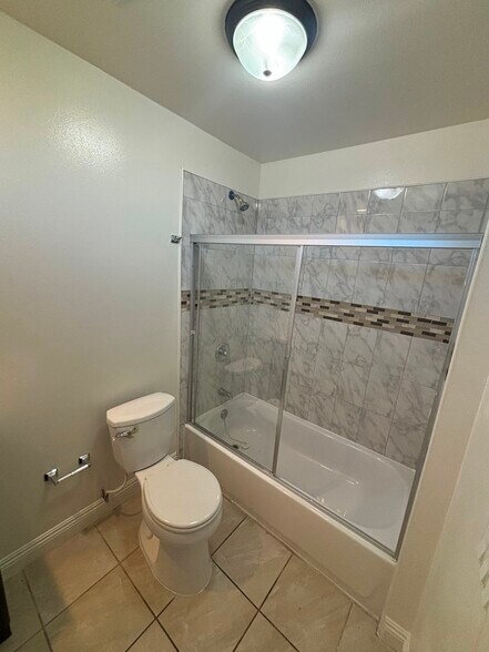 Building Photo - 155 W 77th St