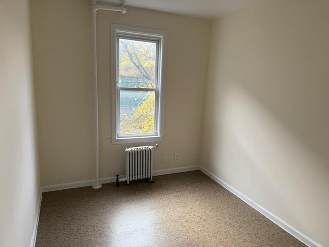 Building Photo - 25 Van Cortlandt Park Ave