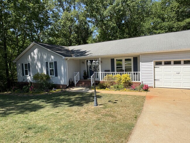 Building Photo - 321 N Valley View Dr