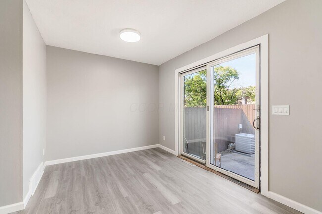 Building Photo - 1865 Willoway Cir N