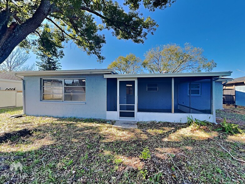 Building Photo - 9136 Suffolk Ln