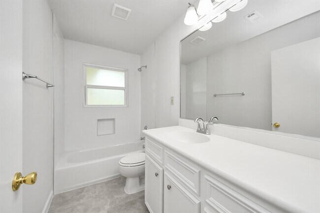 Building Photo - 9615 Meadowvale Dr
