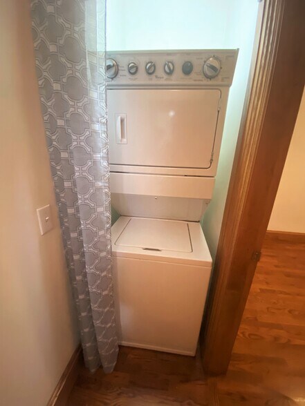 Building Photo - 13 Worcester St