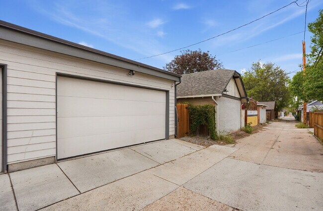 Building Photo - $3,940.95 - 3 Bed, 2.5 Bath Townhome In Denver with Central AC and Outdoor Space!
