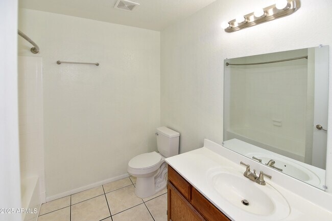 Building Photo - 3653 W Saragosa St