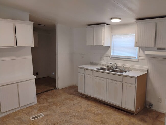 Building Photo - 121 Whiteface Dr