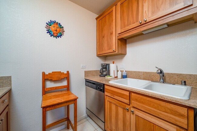 Building Photo - Fully Furnished Condo Available Now!