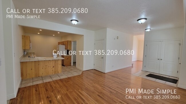 Building Photo - 3042 E Somerset Dr