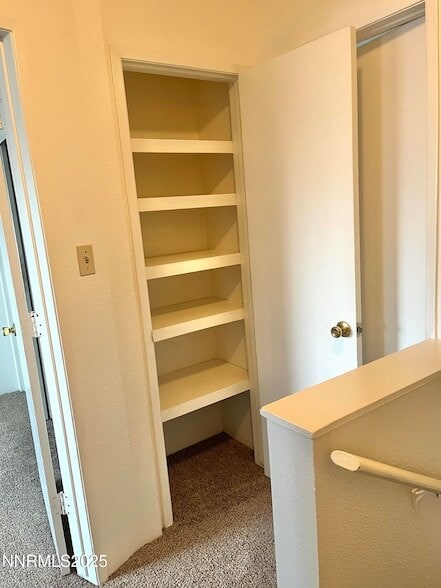 Building Photo - 827 Belli Dr