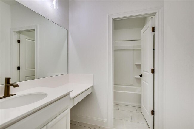 Building Photo - 217 Turnbuckle Bnd