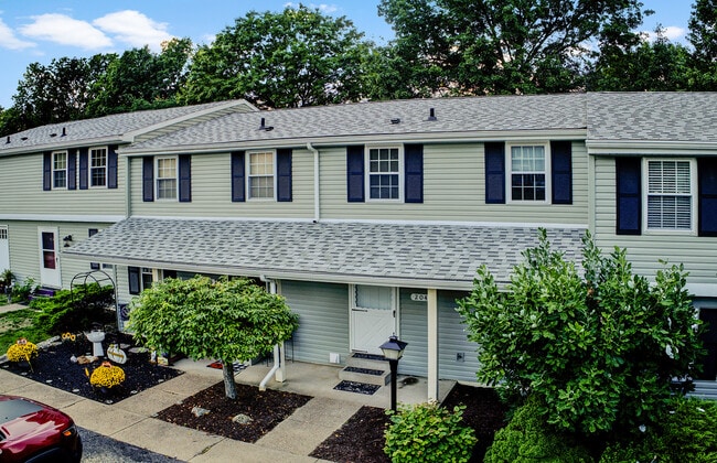 Building Photo - 204 Parkwood Dr