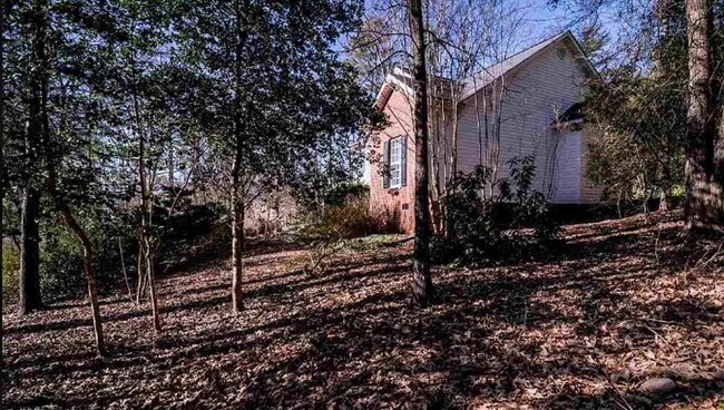 Building Photo - Serene Home-2 bed/2bath near I85 & Hwy 290