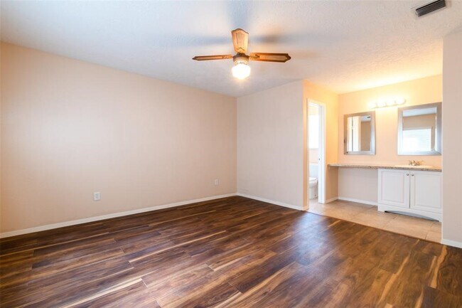 Building Photo - 2527 Colonial Ridge Dr