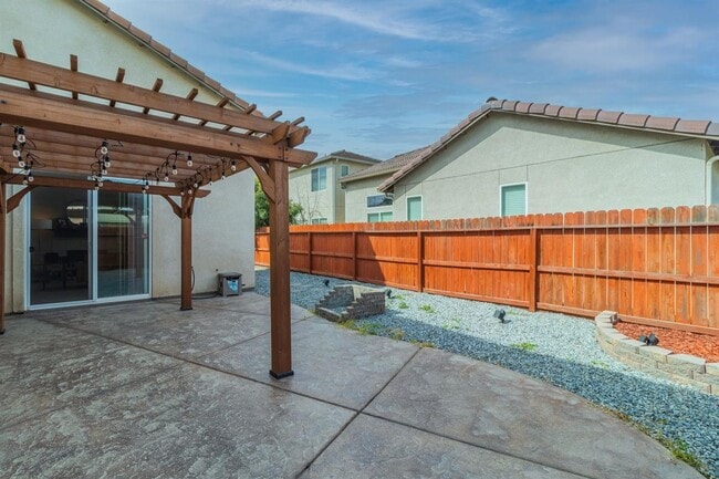 Building Photo - MOVE IN READY!! 3 BEDROOM 2 1/2 BATH HOME FOR RENT IN VILLAS AT COPPER VALLEY