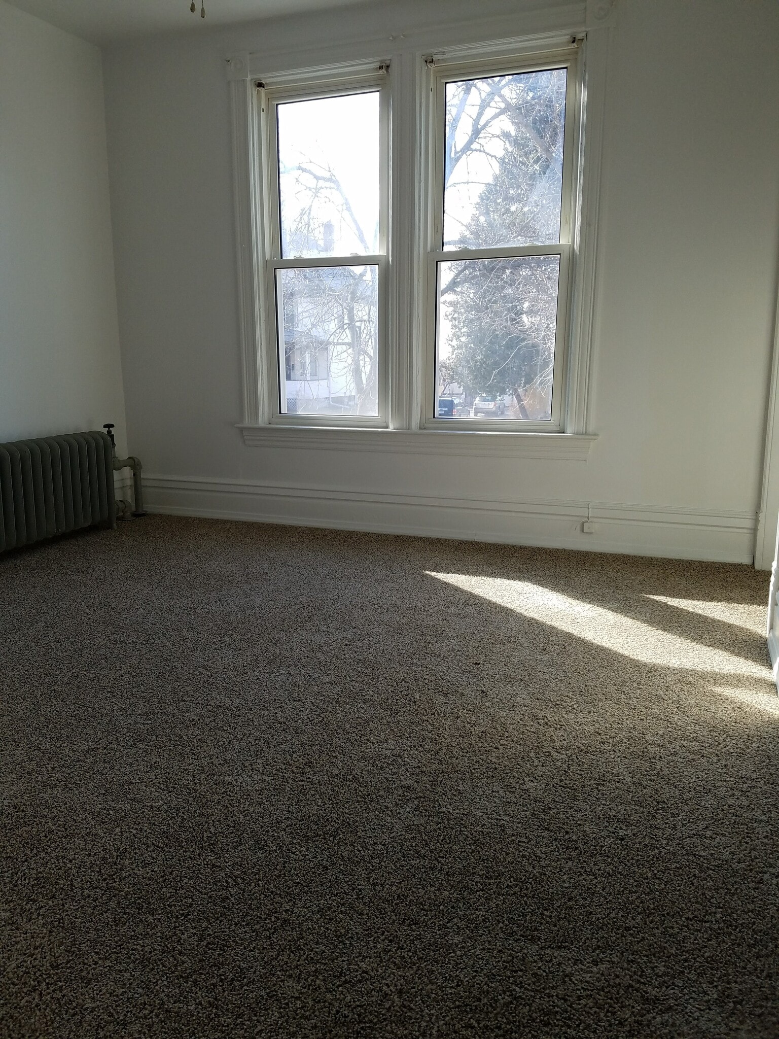 Upstairs bedroom - 556 Rose Ave E