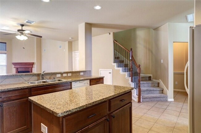 Building Photo - 13393 Mondovi Dr