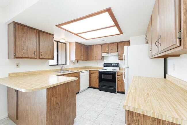 Building Photo - 3 bedroom 2 bathroom Ranch Style Home in Prescott Valley!