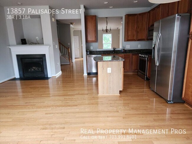 Building Photo - 13857 Palisades St