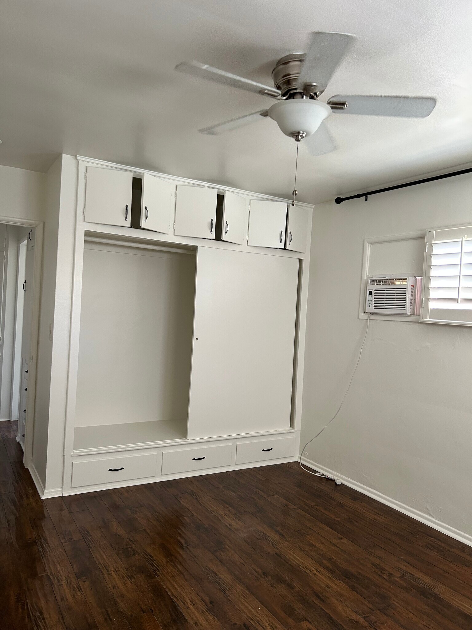 Building Photo - 11442 Riverside Dr