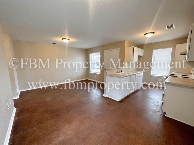 Building Photo - 205 West Lamar St