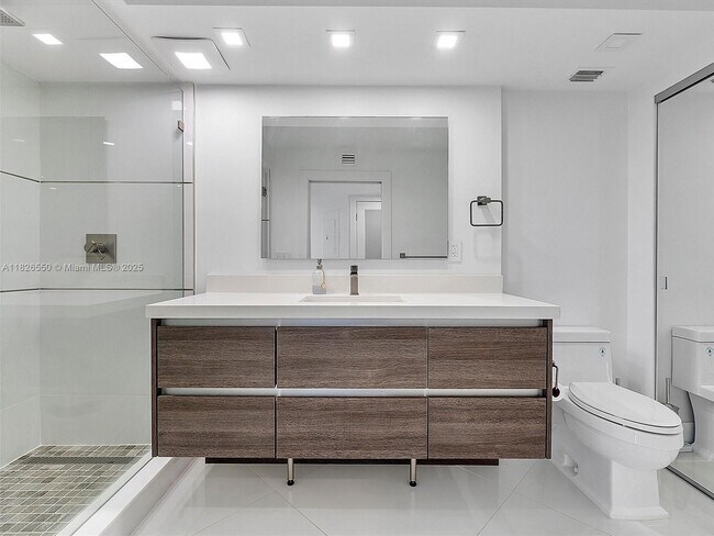 Building Photo - 550 S Ocean Blvd