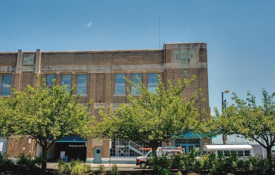 Building Photo - 3 N Christopher Columbus Blvd