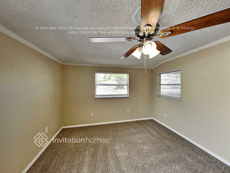 Building Photo - 2310 Sandrala Dr