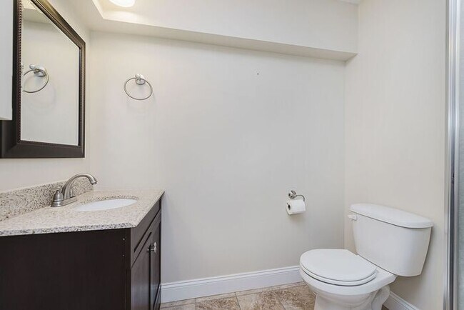Building Photo - Stunning 4-Bed, 3.5-Bath Home in Sought-Af...