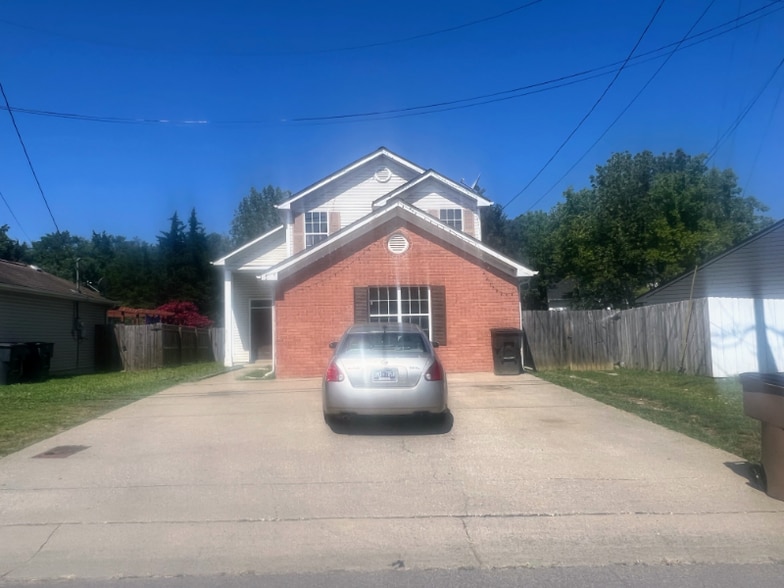 Primary Photo - 4404 Stoneview Dr