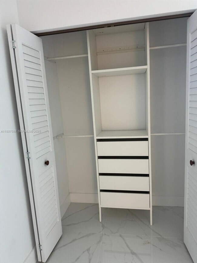 Building Photo - 800 N Miami Ave