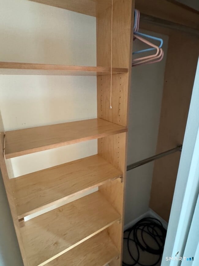 Building Photo - 7 Clearwater Ln