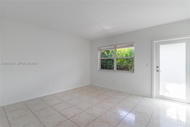 Building Photo - 424 NE 64th St