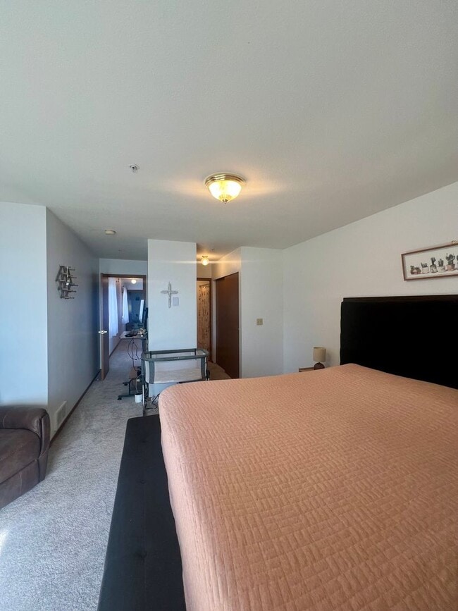 Building Photo - 2Bd 2Ba Waterfront Mariners Cove Condo in ...