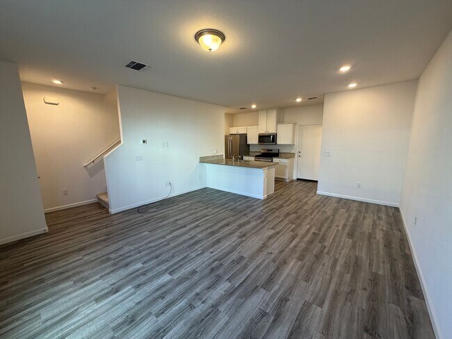 Building Photo - Low Maintenance 3 Bedroom Home in South Reno!