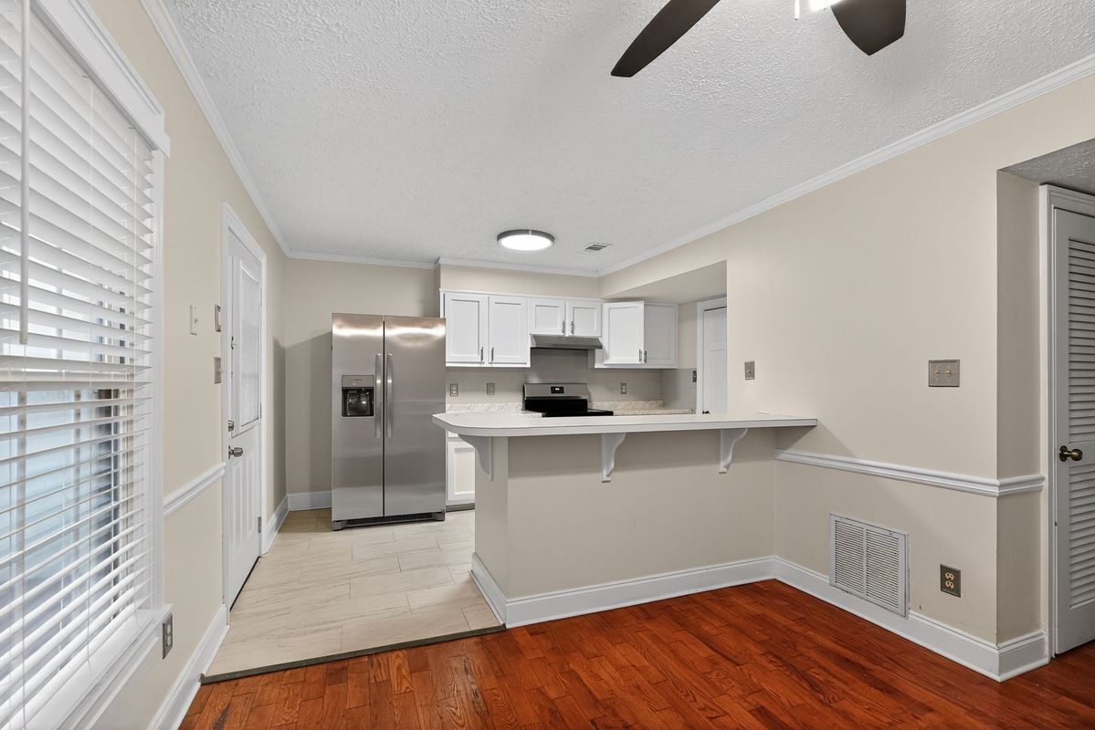 Building Photo - 898 Chippendale Ln