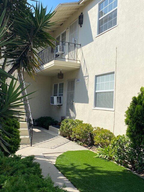Building Photo - "Charming 2-Bed in Prime Culver City Location"