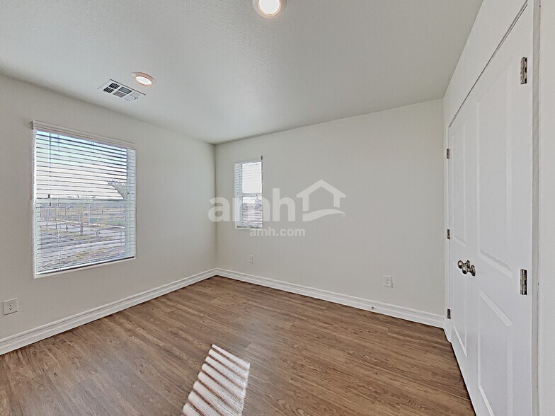 Building Photo - 4702 Tree Swing St