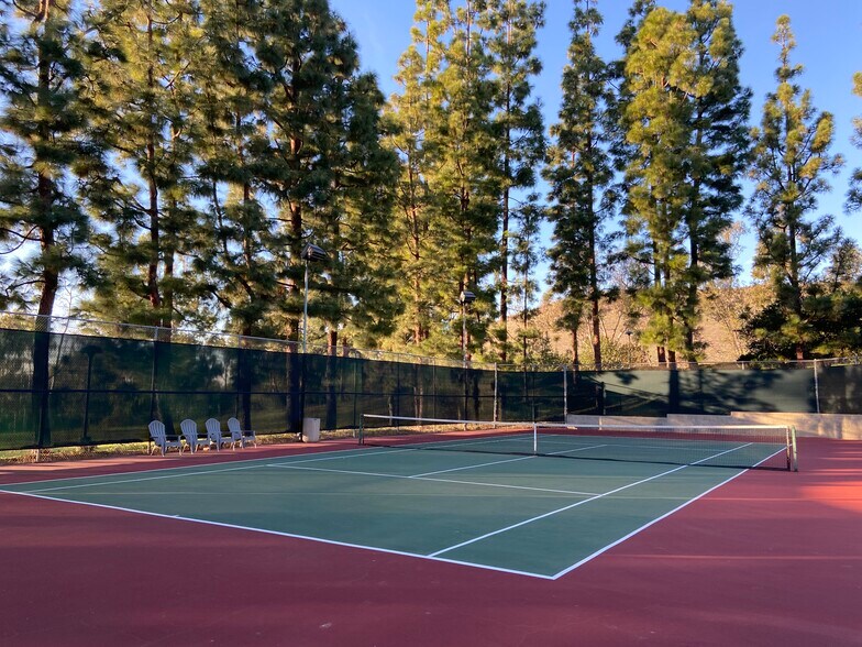 Building Photo - 5 Sandpebble