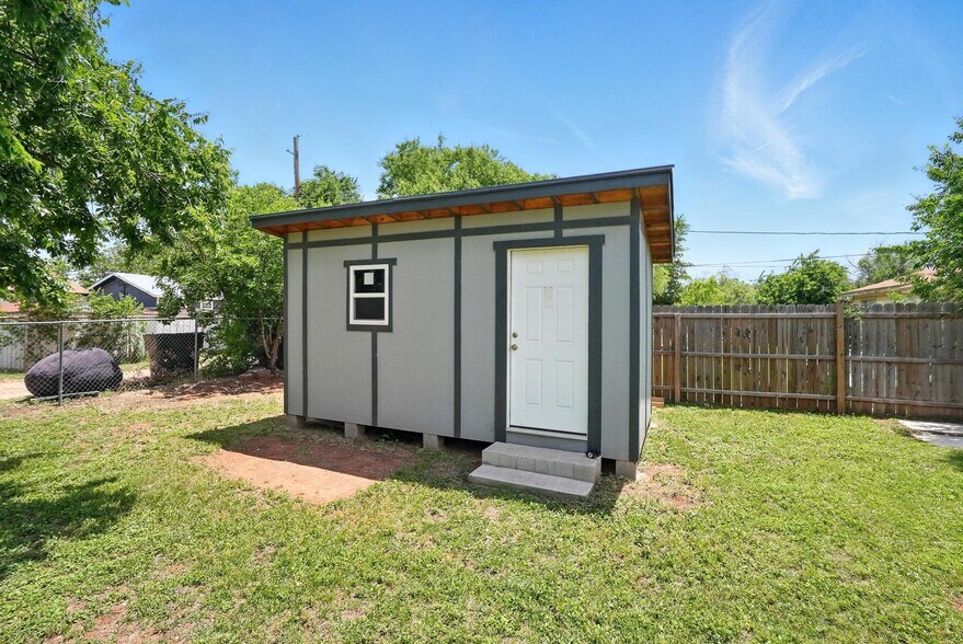 Building Photo - 2349 Marsalis Dr