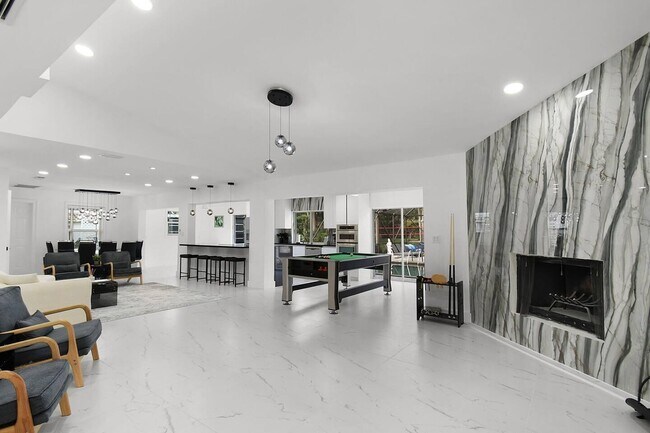 Building Photo - 12231 Areaca Dr