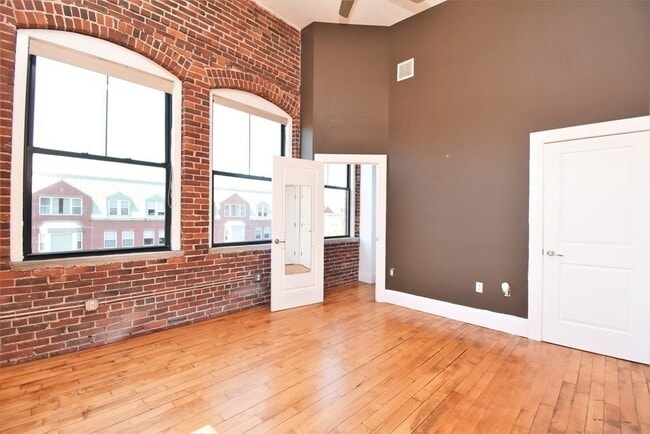 Building Photo - 275 Essex St