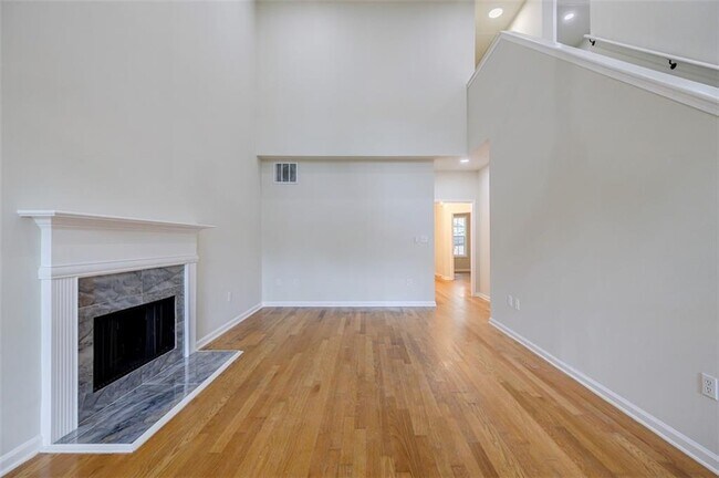 Building Photo - 1040 Hubbard St SW