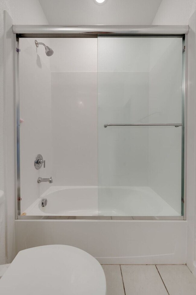 Building Photo - New 4 Bedroom Home with Next Gen Suite + S...