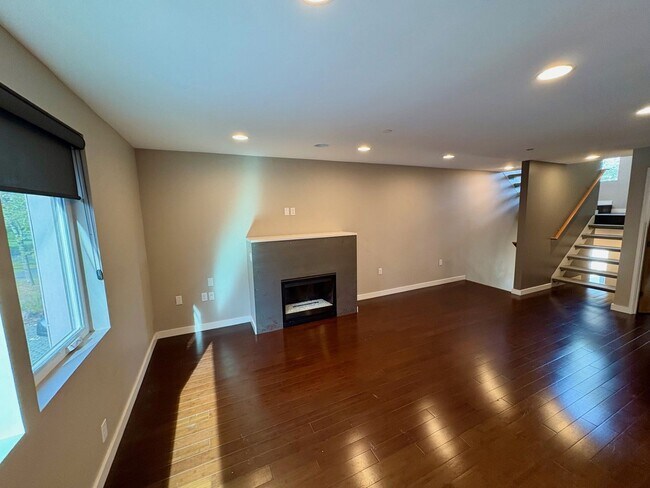 Building Photo - Beacon Hill Townhouse