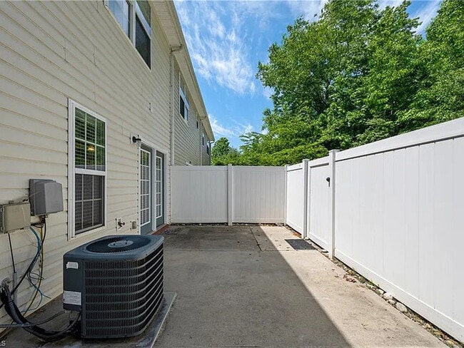 Building Photo - Build Equity While Leasing - Lease to Own