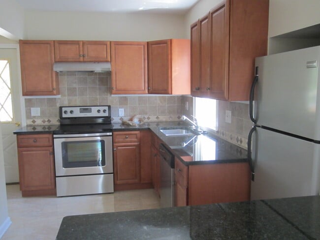 Building Photo - Updated 2 Bedroom 2.5 Bath in Pleasant Ridge Inc. Finished Basement with Bonus Room
